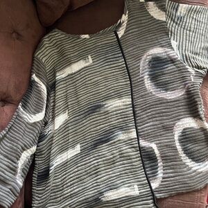 Shekina Designs Forms in Silk Striped Gray and Black Women's Long Sleeve Top